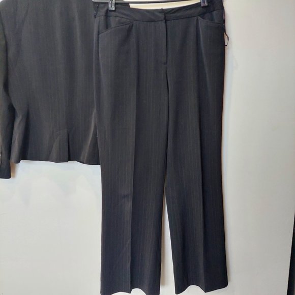 Jones New York Black Business PinStripe Stretchy Pants Blazer Suit Set, Sz 8P - Picture 4 of 16